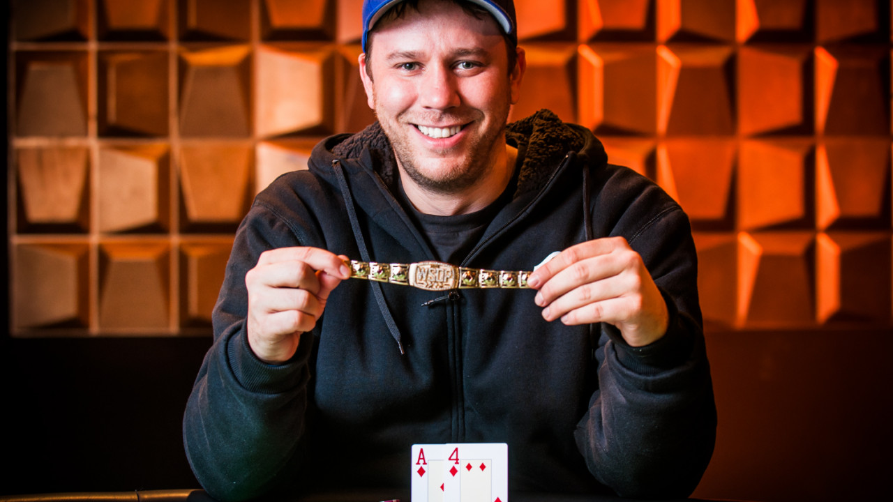 Kevin MacPhee se lleva el brazalete que llevaba el nombre de “davaman” Kevin MacPhee se lleva el brazalete que llevaba el nombre de “davaman”