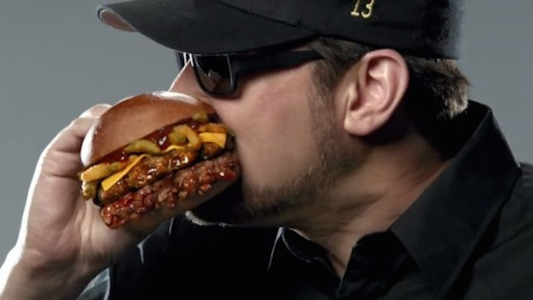 Phil Hellmuth, protagonista en un anuncio de hamburguesas