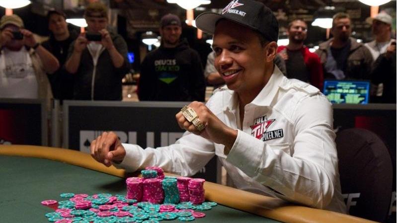 Ivey acusado de untar al juez de su divorcio Ivey acusado de untar al juez de su divorcio