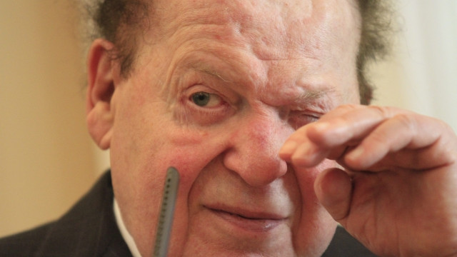 Adelson agacha la oreja hasta el año que viene