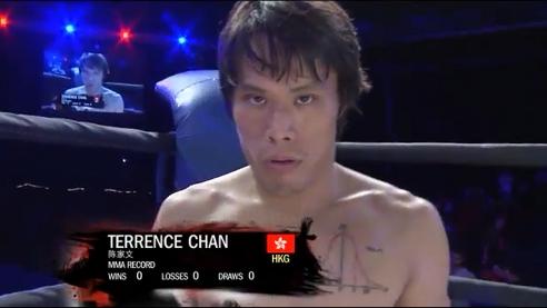 Terrence Chan gana su primer combate profesional de MMA