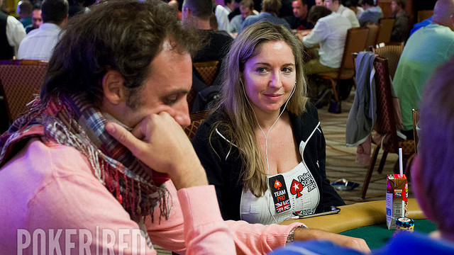 Vicky Coren: "Echo de menos más mujeres en el poker"