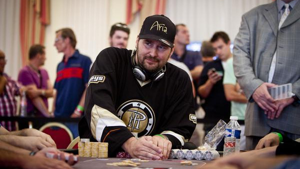 WSOPE Main Event día 4: Eterno Hellmuth WSOPE Main Event día 4: Eterno Hellmuth
