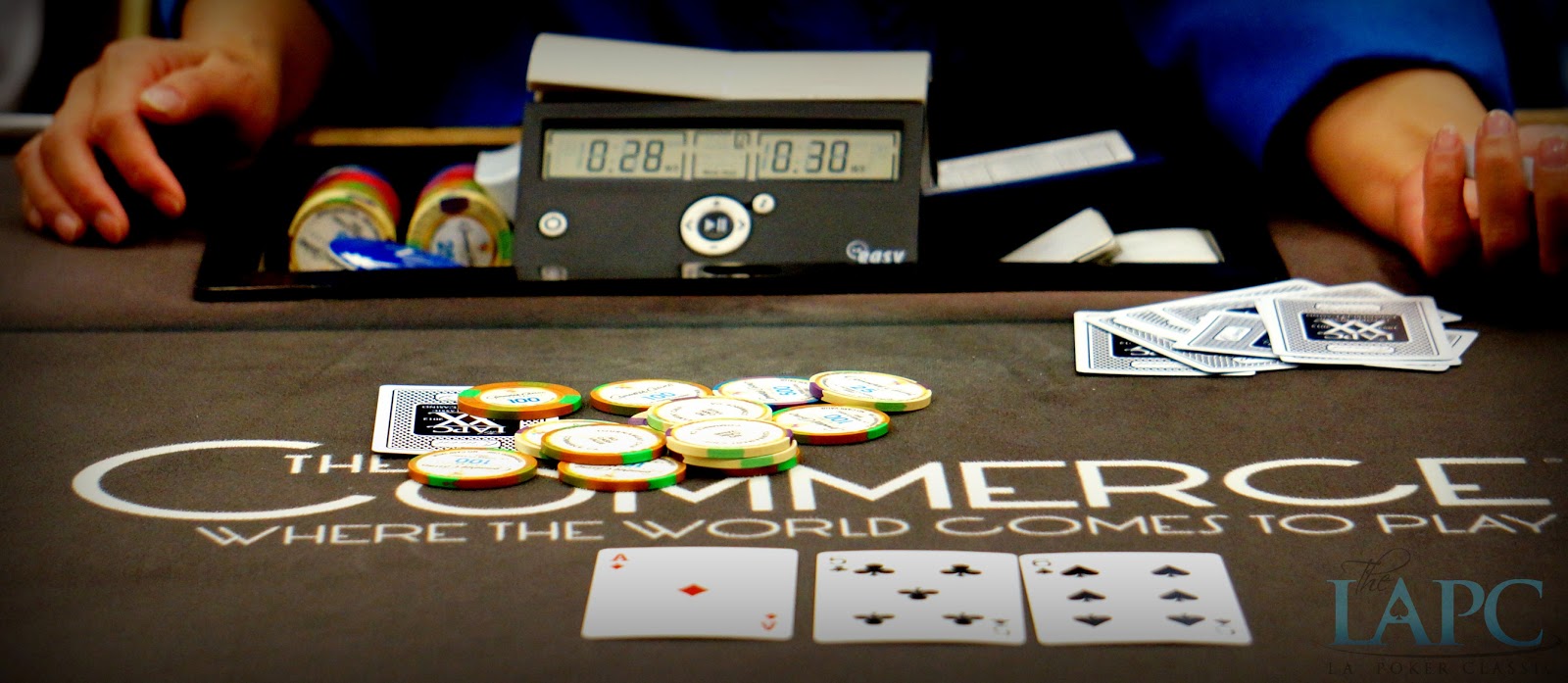 opuestos: La redacción debate sobre el reloj de torneos Poker Red