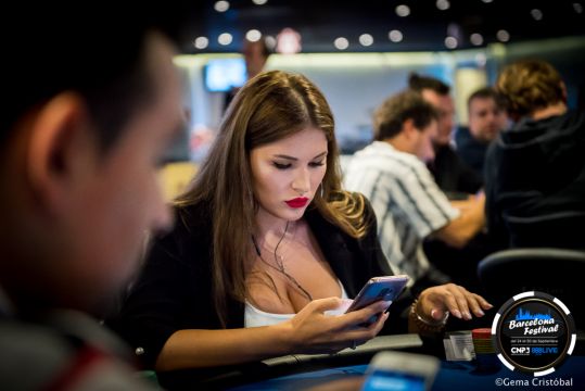 Darya, disfrutando del poker en Barcelona
