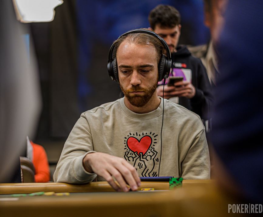 Adrià Díaz pasó con el tercer mejor stack