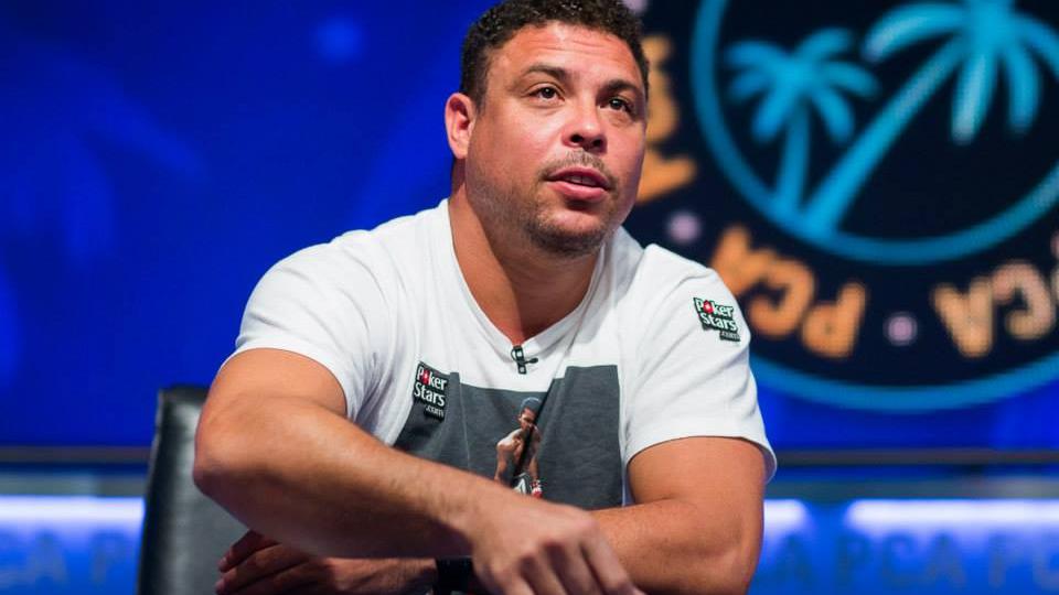 Ronaldo encandila al mundo con sus “elásticas” sobre el tapete Ronaldo encandila al mundo con sus “elásticas” sobre el tapete