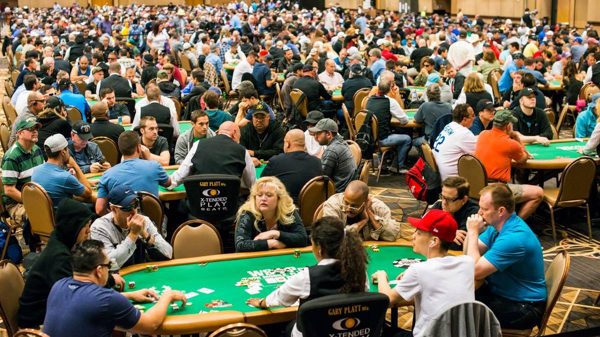 Día 4 WSOP: Petrangelo y Mizrachi ganan; el Colossus arrasa