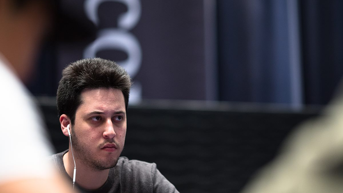 Adrián Mateos avanza al definitivo día 3 del €10k High Roller