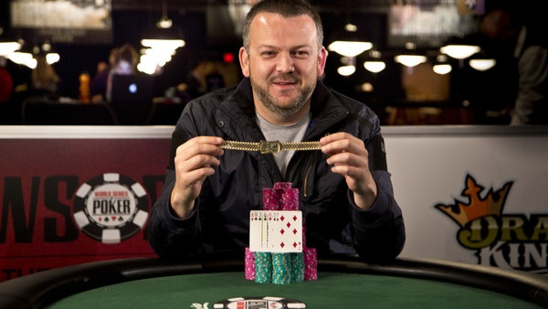 WSOP #25: John Kabbaj recibe su reparación