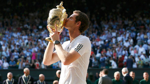 Andy Murray recibe una mesa de poker como premio por ganar Wimbledon