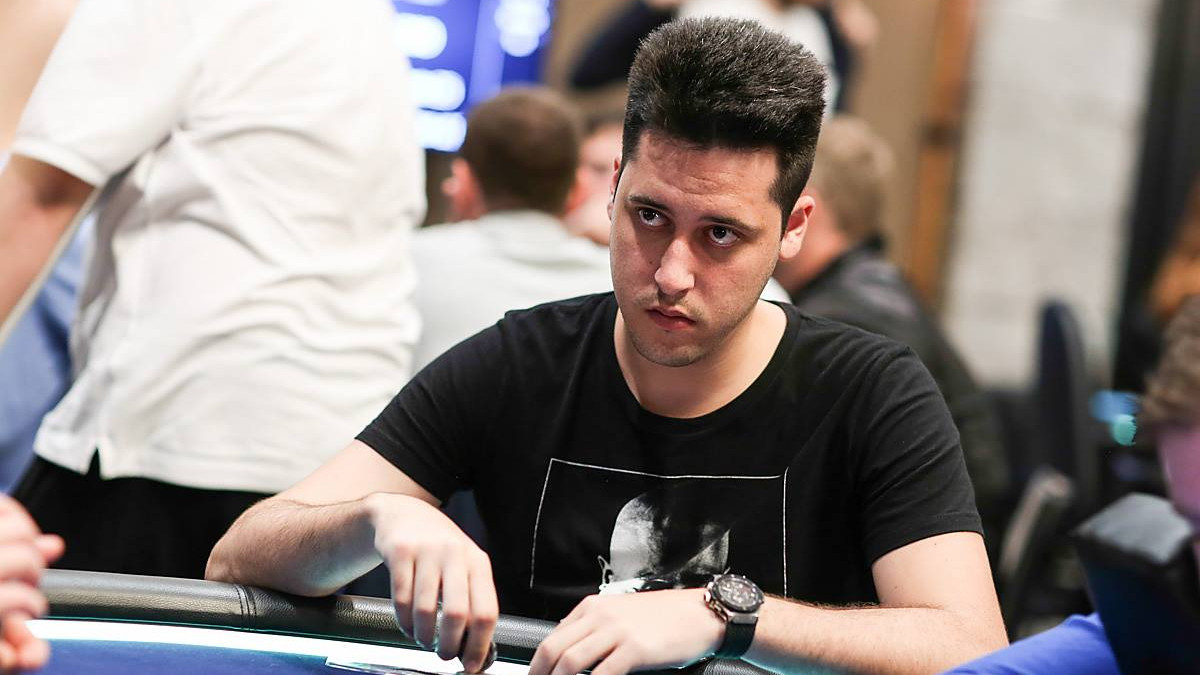 Adrián supera con fuerza el día 1 del Super High Roller