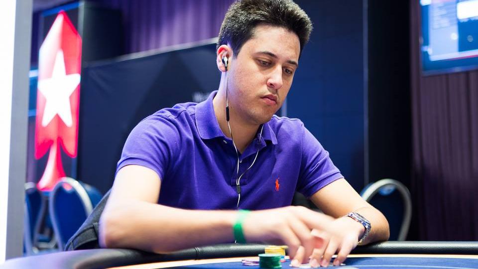 Adrián Mateos pasa al día 2 situado en la zona tranquila Adrián Mateos pasa al día 2 situado en la zona tranquila