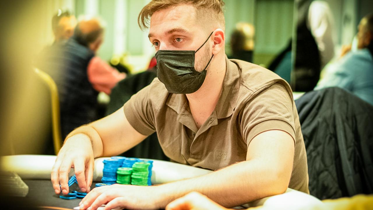 Ionut Alexandru Moldovan es el chipleader del Día 2. Ionut Alexandru Moldovan es el chipleader del Día 2.