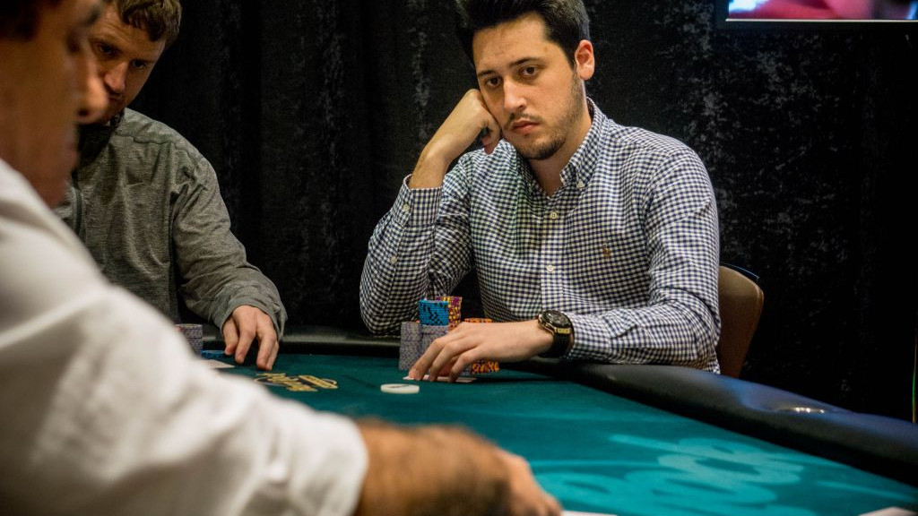 Adrián Mateos lidera la mesa final del $50k SHRPO Super High Roller Adrián Mateos lidera la mesa final del $50k SHRPO Super High Roller