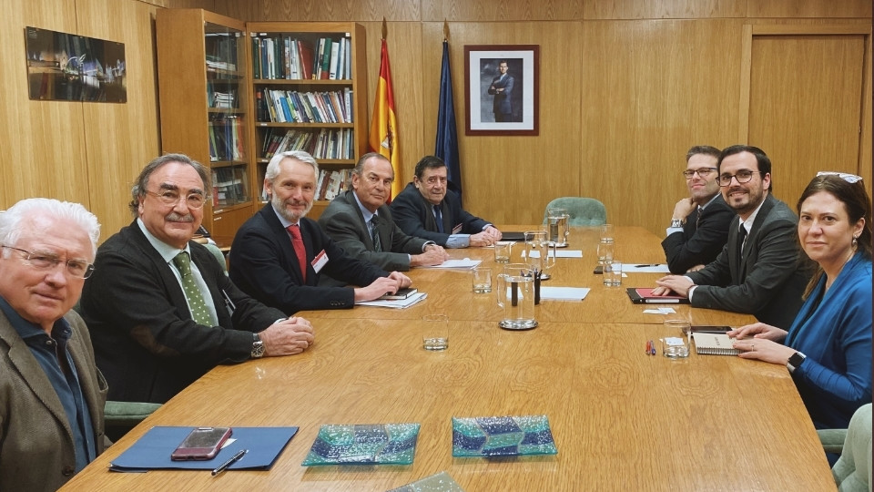 Primera reunión entre Alberto Garzón y los representantes de la industria