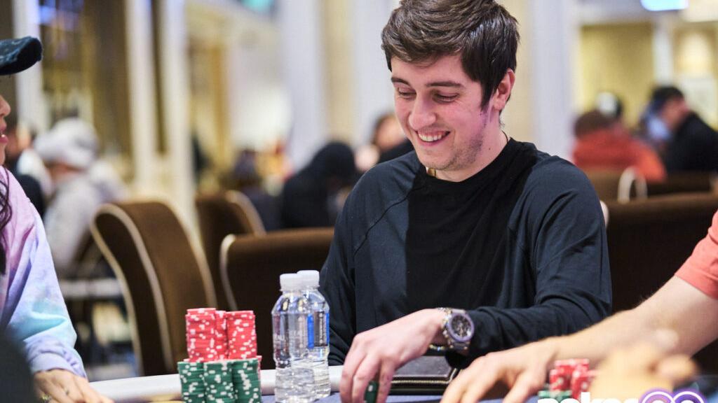 Ali Imsirovic prolonga su idilio con el Poker Go Tour, ante la atenta mirada de Sergio Aído