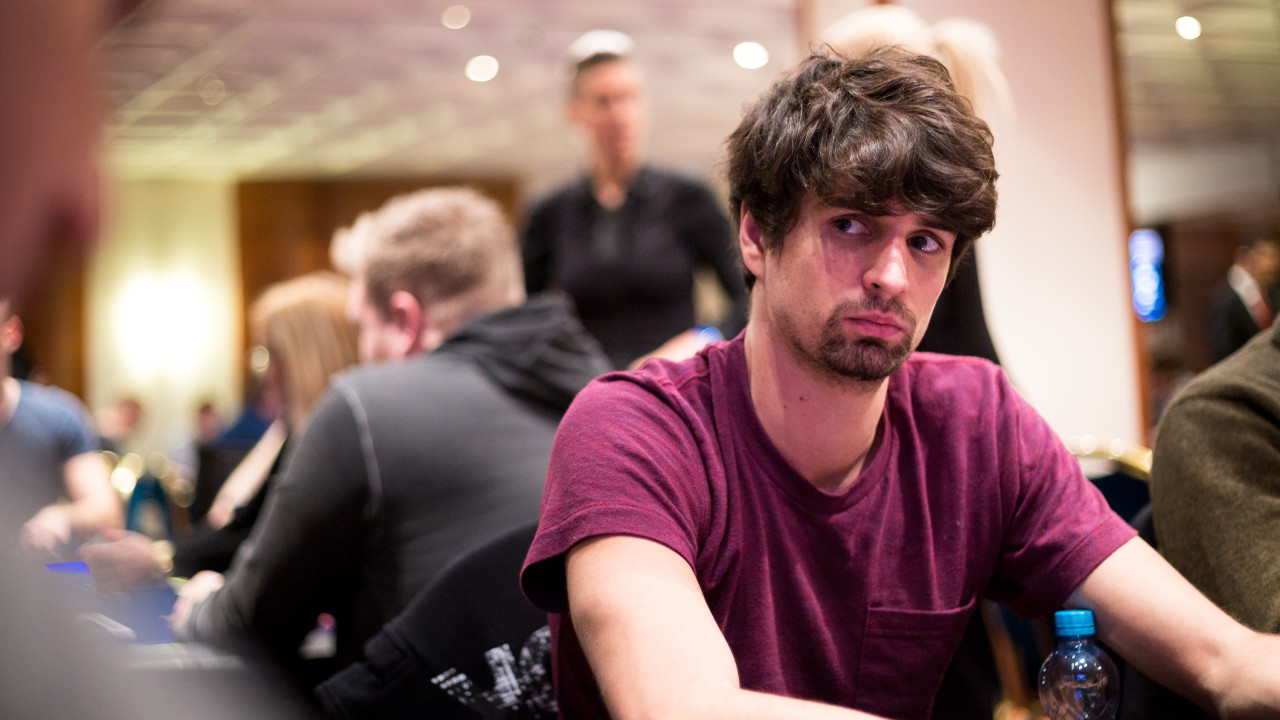 Sergi Reixach avanza al día 2 del Main Event WSOP 