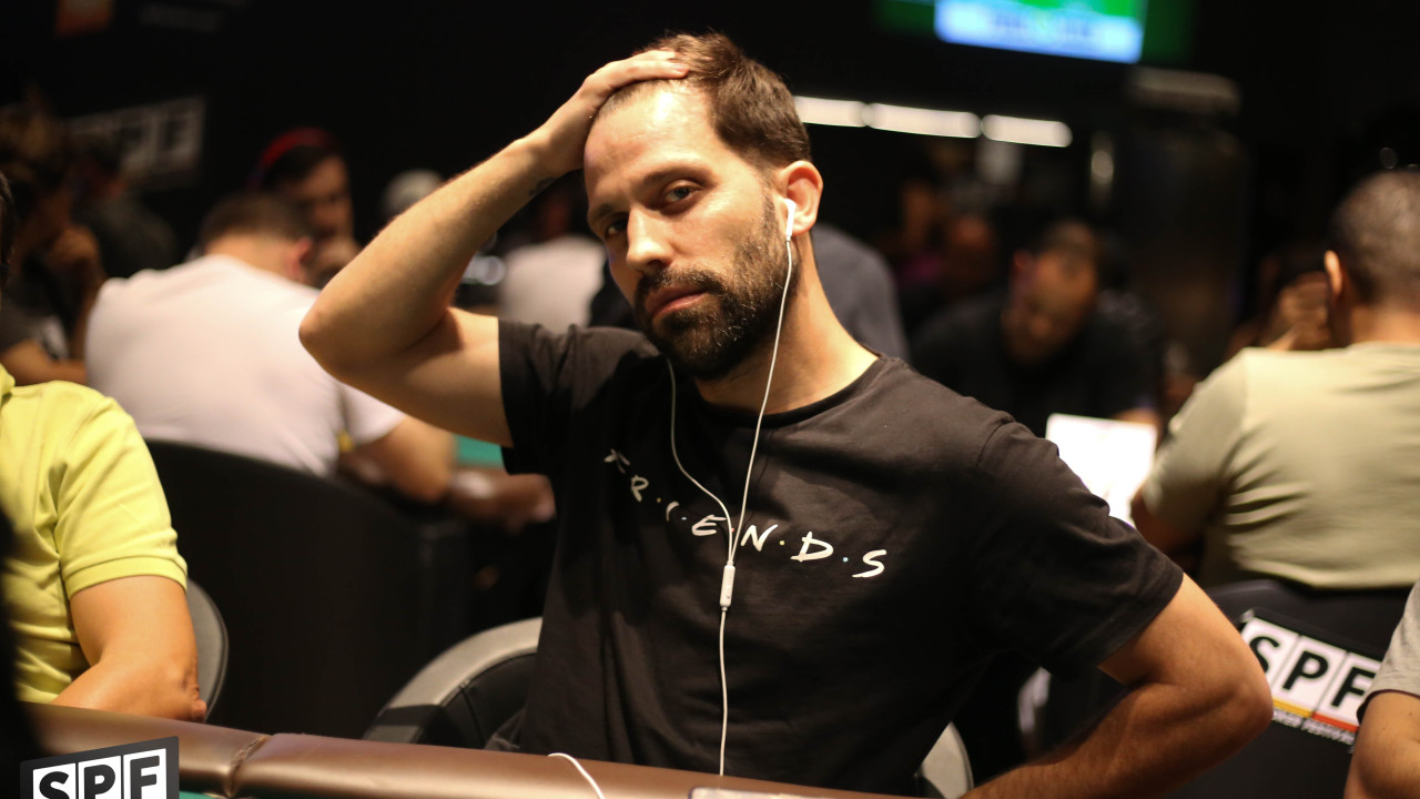 Joao Segura lidera a los 39 clasificados al Día 3 en el Main Event