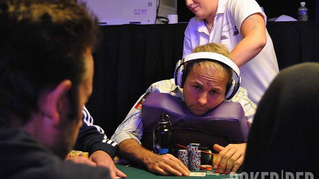 Negreanu se mosquea con los directores de torneos