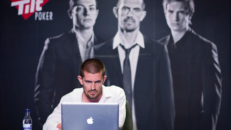 Gus Hansen reaparece en las mesas de High Stakes para llevarse un bote de 366.866$ Gus Hansen reaparece en las mesas de High Stakes para llevarse un bote de 366.866$