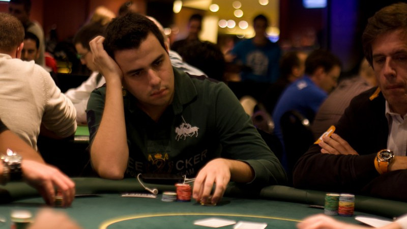 Lánder Lijó se sube al autobús de los pinchazos en el High Roller Club Lánder Lijó se sube al autobús de los pinchazos en el High Roller Club