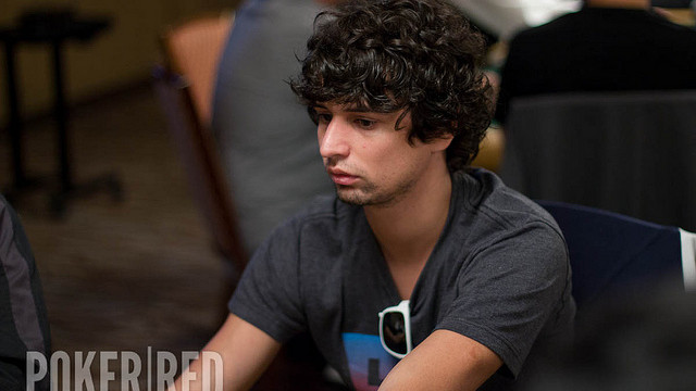 Sergi Reixach e Iñigo Rodríguez acarician sendos brazaletes del WCOOP