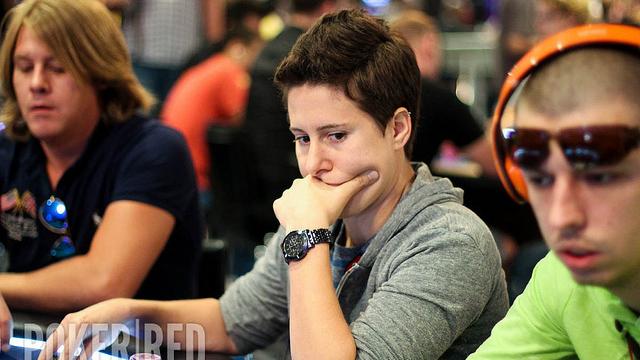 Vanessa Selbst y Phil Hellmuth ganan sus torneos nada más bajar del avión