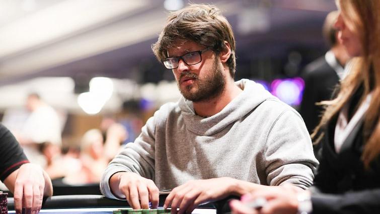Con Alex Komaromi a la cabeza, los latinos tuvieron una buena jornada dominical en los paños online Con Alex Komaromi a la cabeza, los latinos tuvieron una buena jornada dominical en los paños online