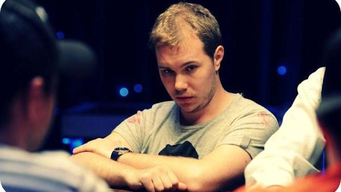 A Alex Kostritsyn le valió una hora para destrozar a sus rivales