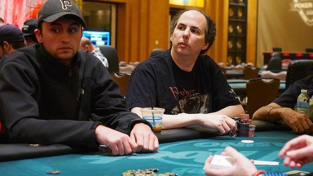 Aleksander Denisov toma la delantera en el día 1A Aleksander Denisov toma la delantera en el día 1A