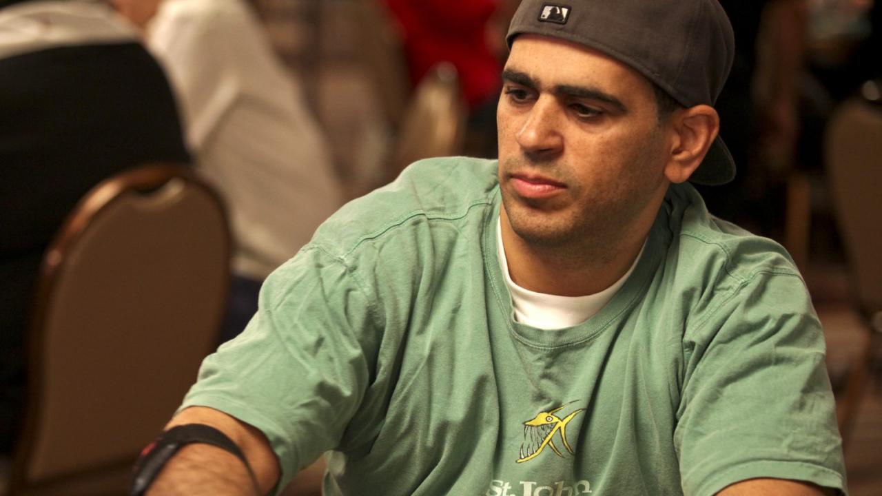 Amnon Filippi quiere cambiar su brazalete de localización por uno de oro en las WSOP