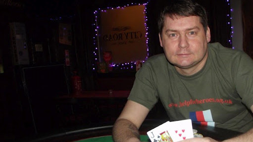 Un británico juega 120 horas seguidas al poker como obra de caridad