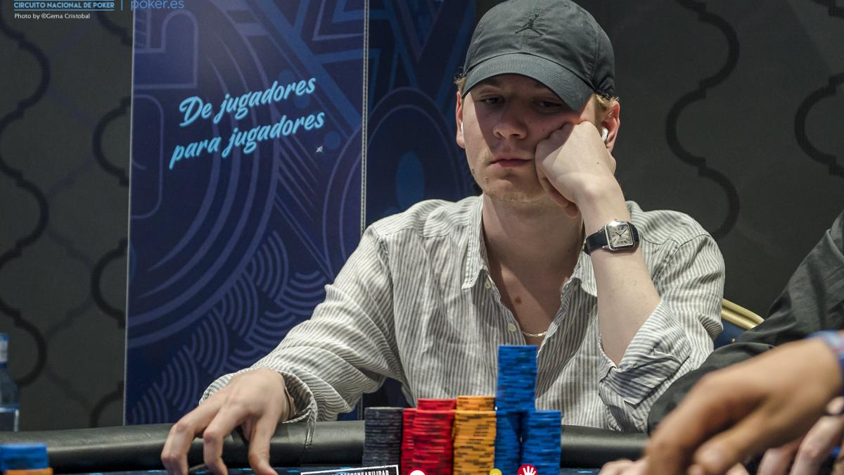 Tom Arovaaraa termina como líder del día 1B Main Event CNP888 Granada