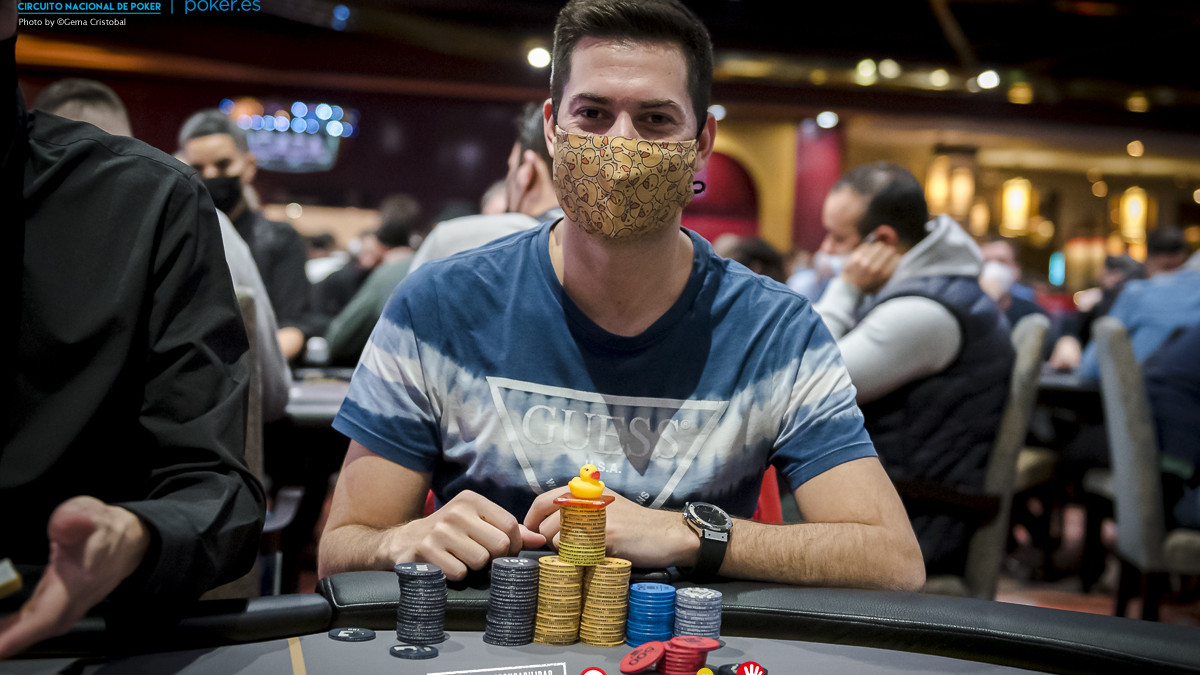 Ignacio Molina lidera un multitudinario Día 1C con un stack de 693.000 puntos