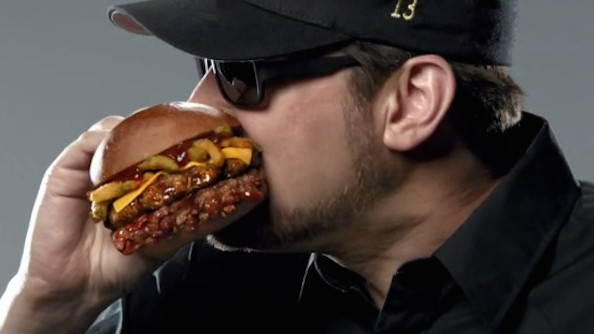 Phil Hellmuth, protagonista en un anuncio de hamburguesas Phil Hellmuth, protagonista en un anuncio de hamburguesas
