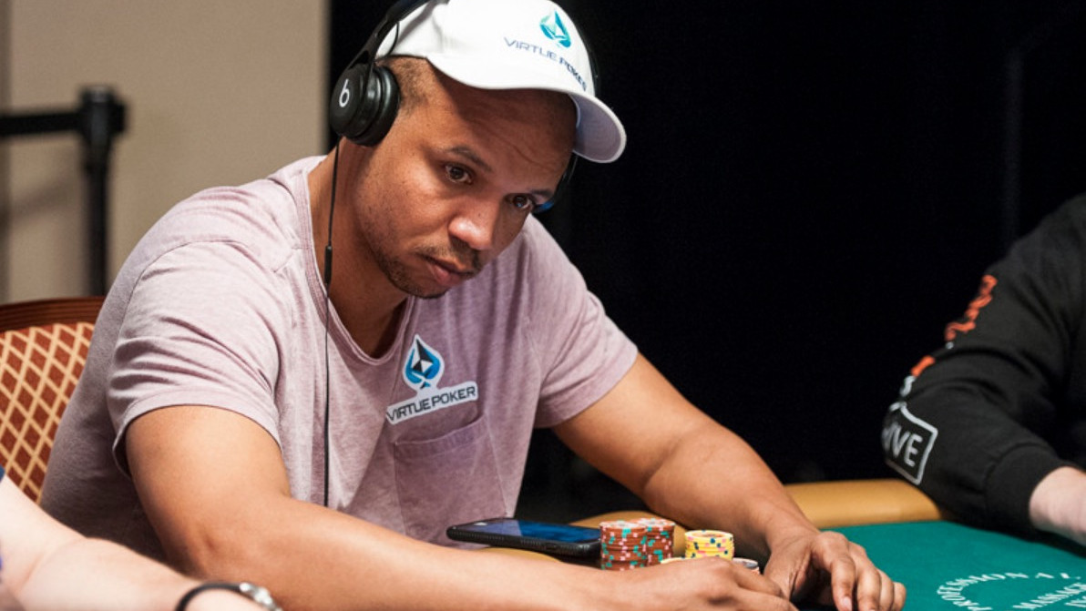 Michael Mizrachi y Phil Ivey mandan en el día 2 del $50k Poker Players Championship Michael Mizrachi y Phil Ivey mandan en el día 2 del $50k Poker Players Championship