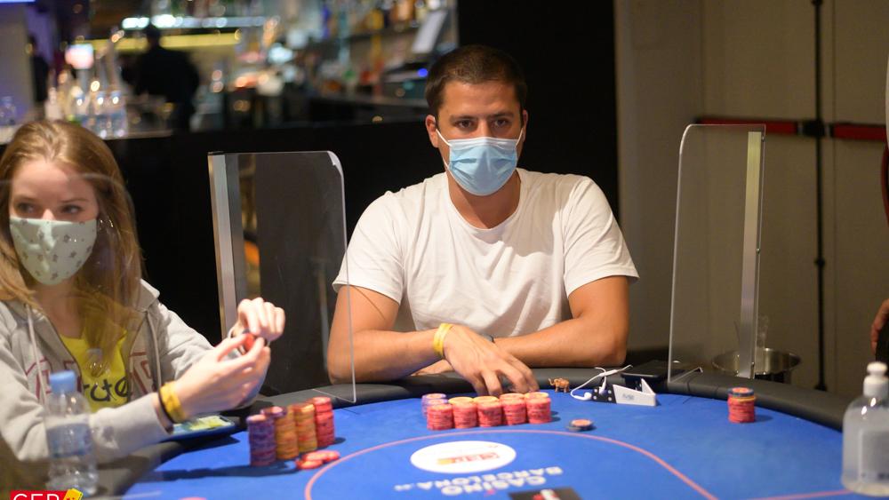 El luso Lourenço Tavares domina el día 1b del Main Event del CEP