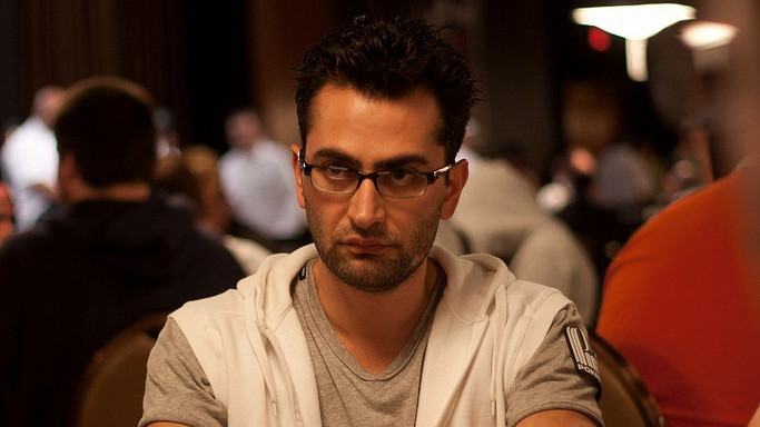 Antonio Esfandiari hacia la mesa final en el Evento #2 las WSOPE  