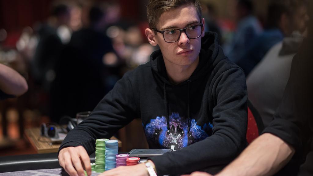 Fedor Holz no da opción a sus rivales en el día 1A Fedor Holz no da opción a sus rivales en el día 1A