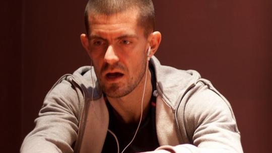 Gus Hansen pierde un bote de dos millones de dólares Gus Hansen pierde un bote de dos millones de dólares