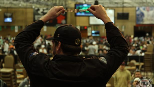 Phil Hellmuth consigue su brazalete 12 en las WSOP