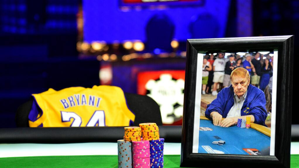 Kobe Bryant aparece en las World Series of Poker... a lo Rajoy