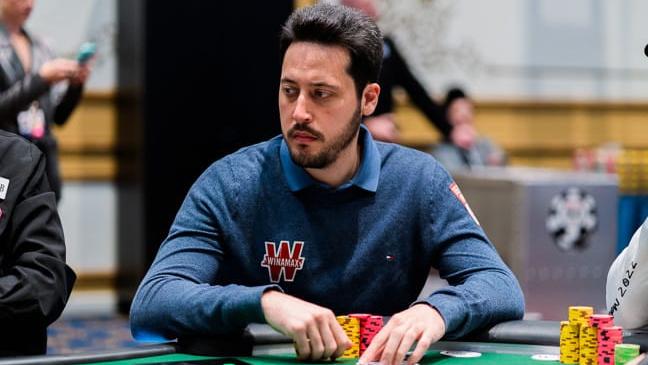 Adrián Mateos termina el Día 1 del $100k como chip leader