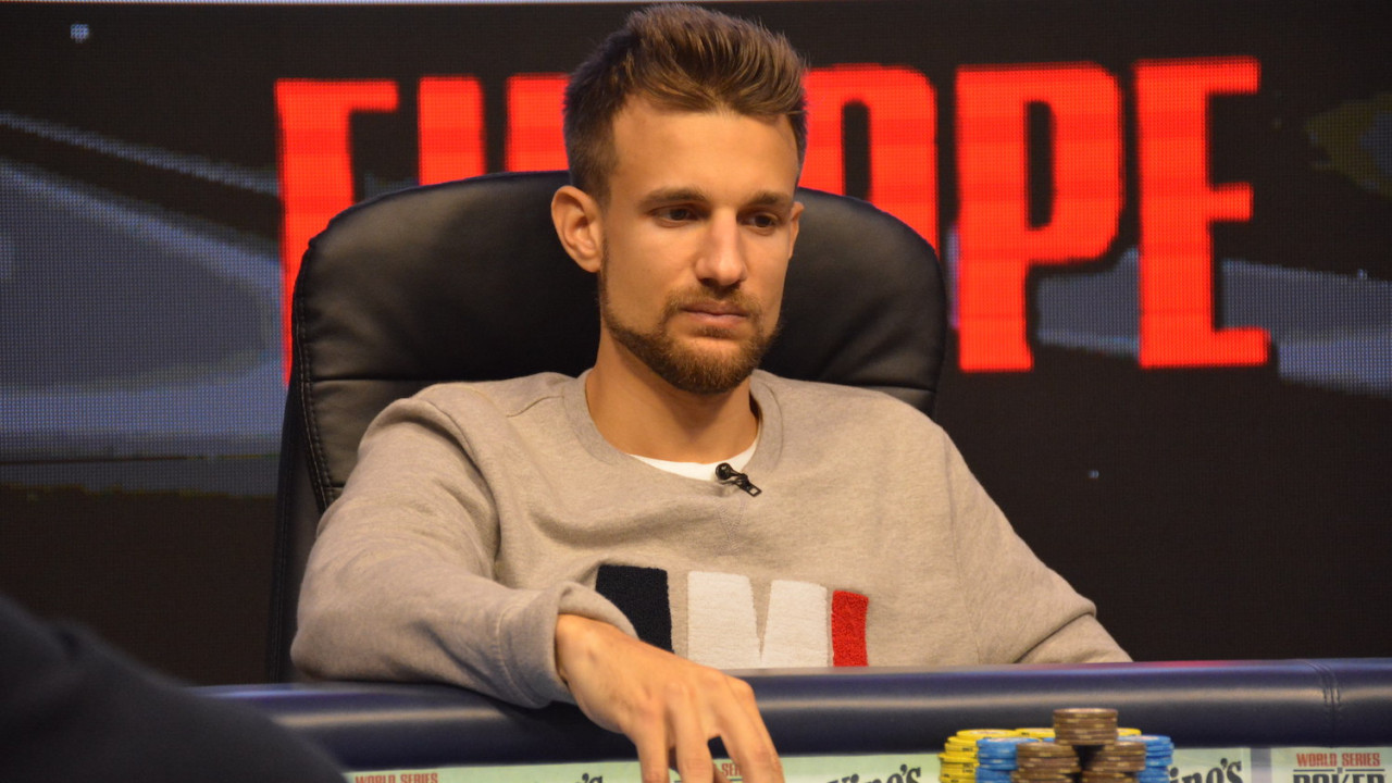 Laszlo Bujtas lidera la mesa final del Main Event WSOPE