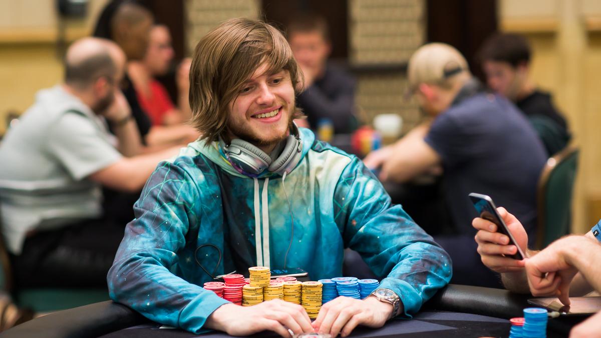 Charlie Carrel lidera la mesa final del $100k Super High Roller