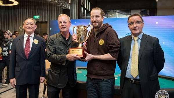 El SHR del ACOP Macao entrega a O'Dwyer el mayor premio de su carrera