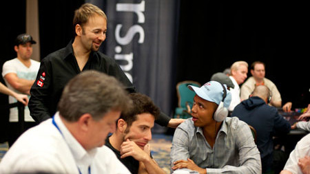Negreanu sale en defensa de Phil Ivey Negreanu sale en defensa de Phil Ivey