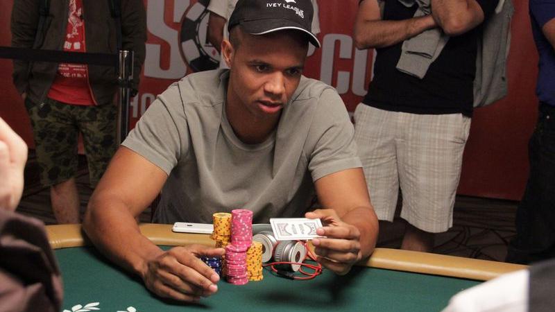 A Phil Ivey, le embargan sus premios de las WSOP