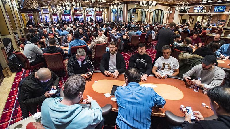 Dos latinos siguen dando lucha en el WPT del Bellagio